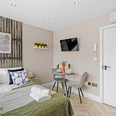 Boutique Heathrow Studio'S - Parking - Garden Apartment Harmondsworth ภายนอก รูปภาพ