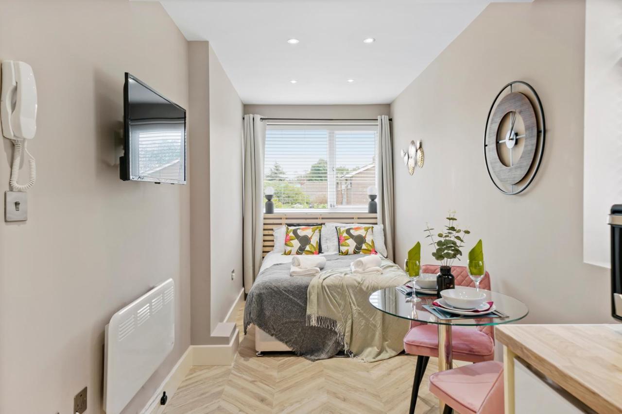 Boutique Heathrow Studio'S - Parking - Garden Apartment Harmondsworth ภายนอก รูปภาพ