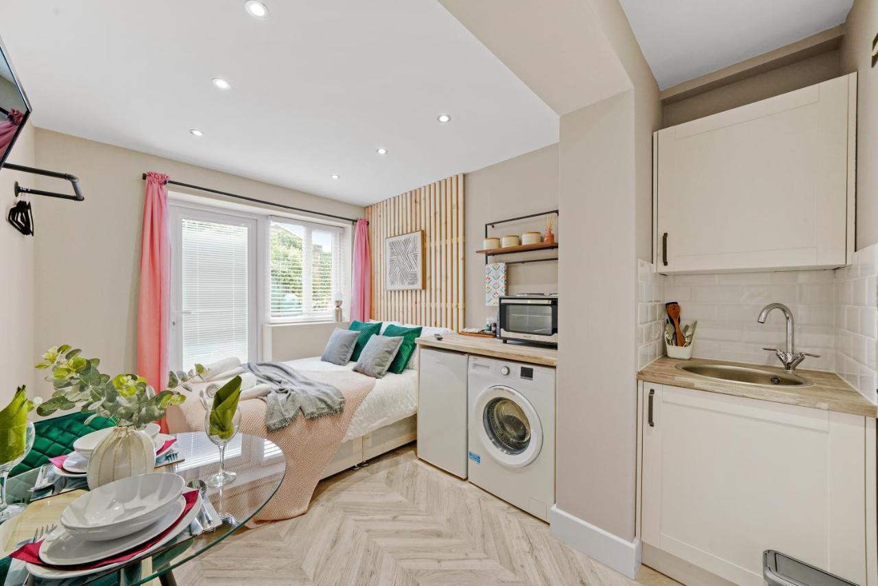 Boutique Heathrow Studio'S - Parking - Garden Apartment Harmondsworth ภายนอก รูปภาพ