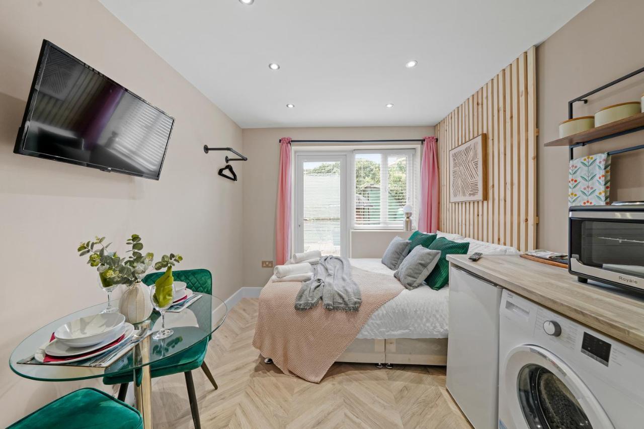Boutique Heathrow Studio'S - Parking - Garden Apartment Harmondsworth ภายนอก รูปภาพ