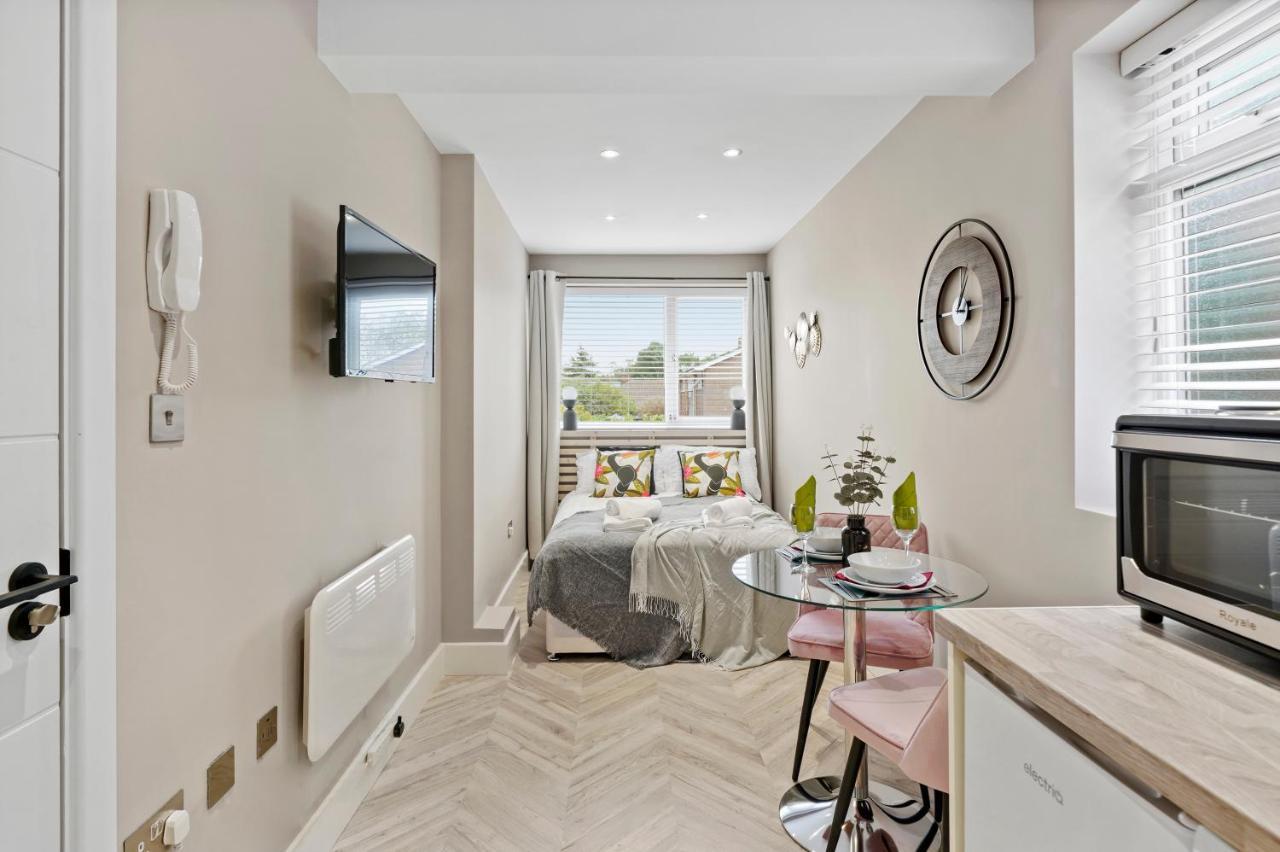 Boutique Heathrow Studio'S - Parking - Garden Apartment Harmondsworth ภายนอก รูปภาพ