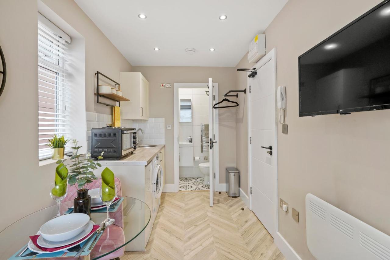 Boutique Heathrow Studio'S - Parking - Garden Apartment Harmondsworth ภายนอก รูปภาพ