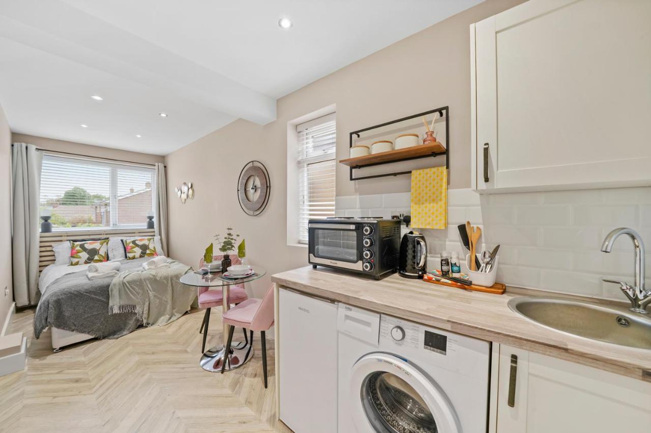 Boutique Heathrow Studio'S - Parking - Garden Apartment Harmondsworth ภายนอก รูปภาพ