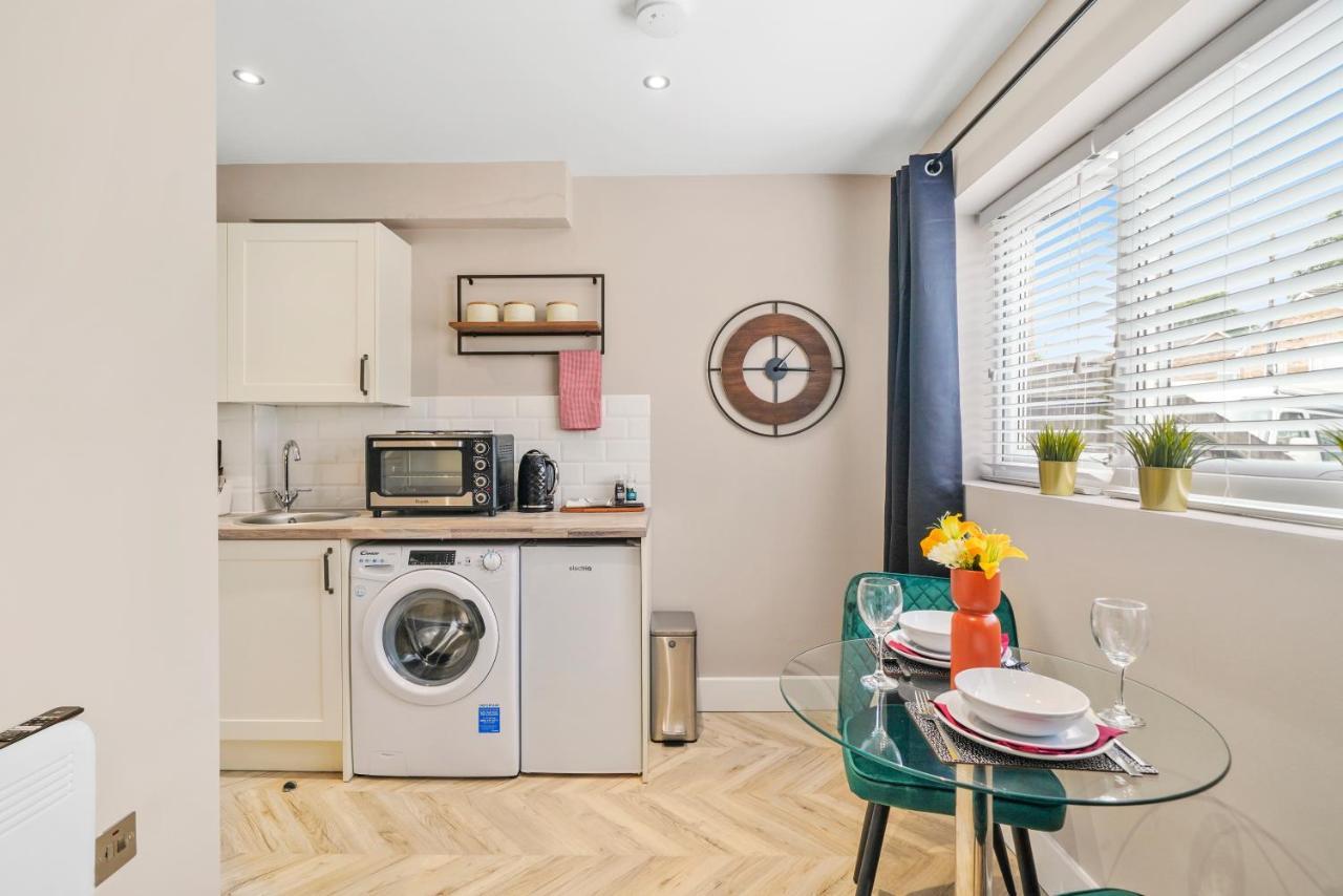 Boutique Heathrow Studio'S - Parking - Garden Apartment Harmondsworth ภายนอก รูปภาพ