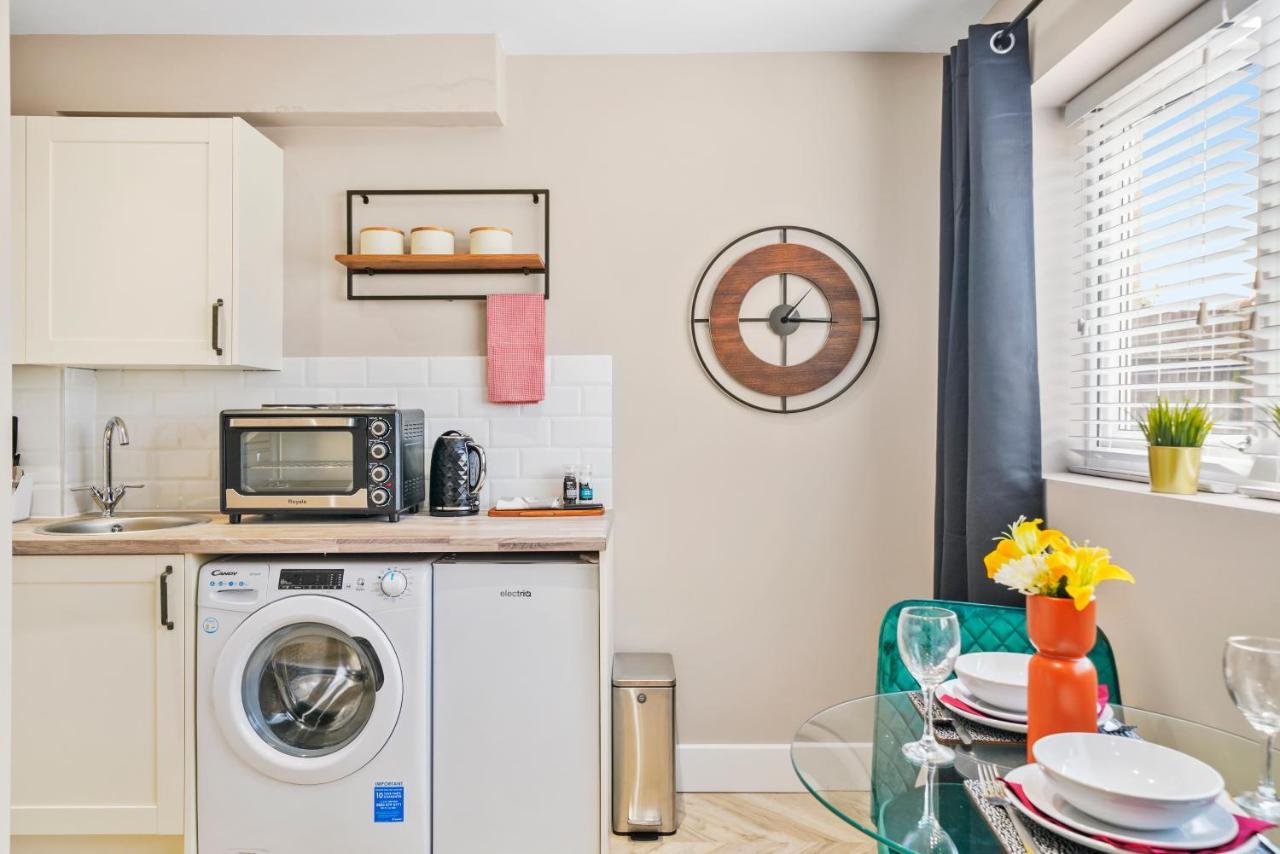 Boutique Heathrow Studio'S - Parking - Garden Apartment Harmondsworth ภายนอก รูปภาพ