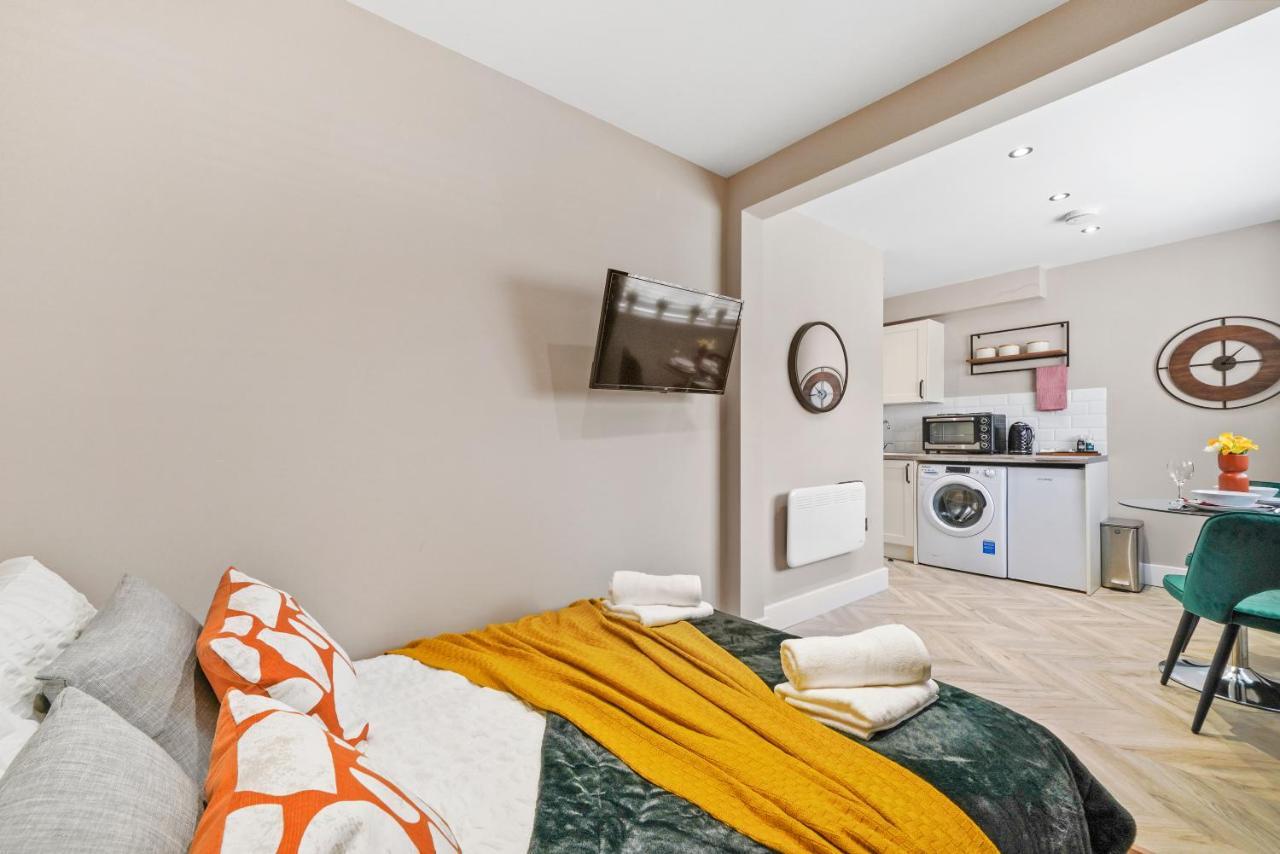 Boutique Heathrow Studio'S - Parking - Garden Apartment Harmondsworth ภายนอก รูปภาพ