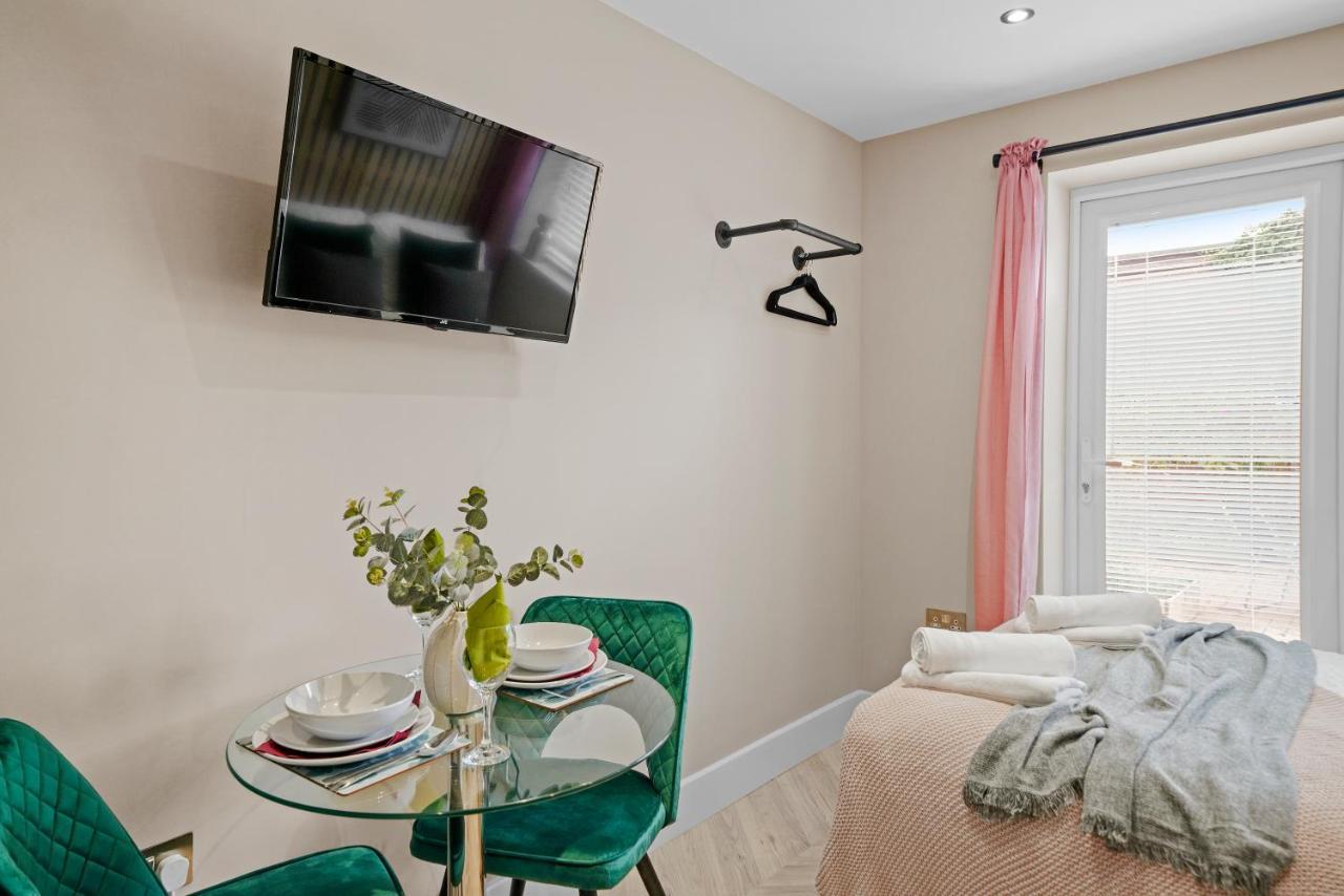 Boutique Heathrow Studio'S - Parking - Garden Apartment Harmondsworth ภายนอก รูปภาพ