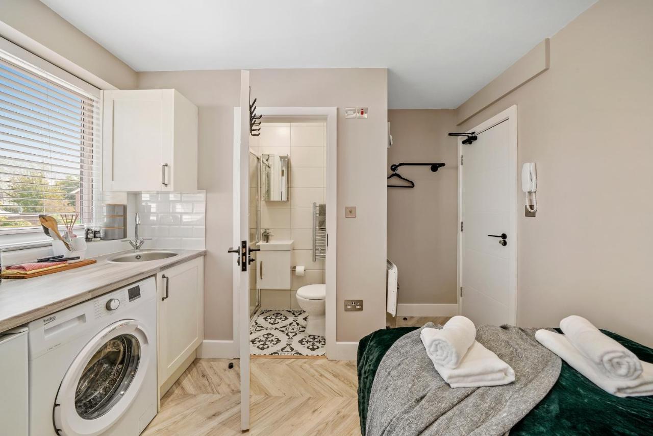 Boutique Heathrow Studio'S - Parking - Garden Apartment Harmondsworth ภายนอก รูปภาพ
