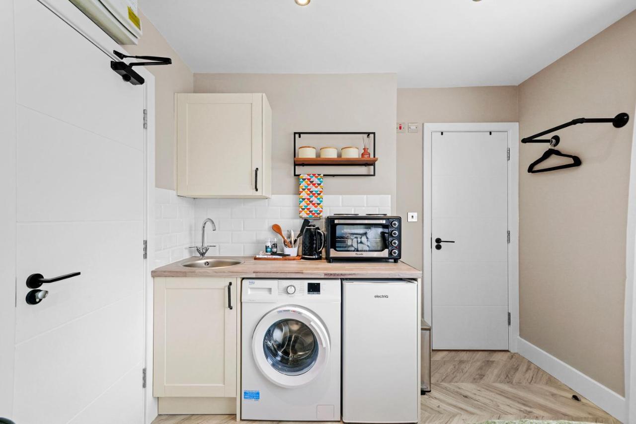 Boutique Heathrow Studio'S - Parking - Garden Apartment Harmondsworth ภายนอก รูปภาพ