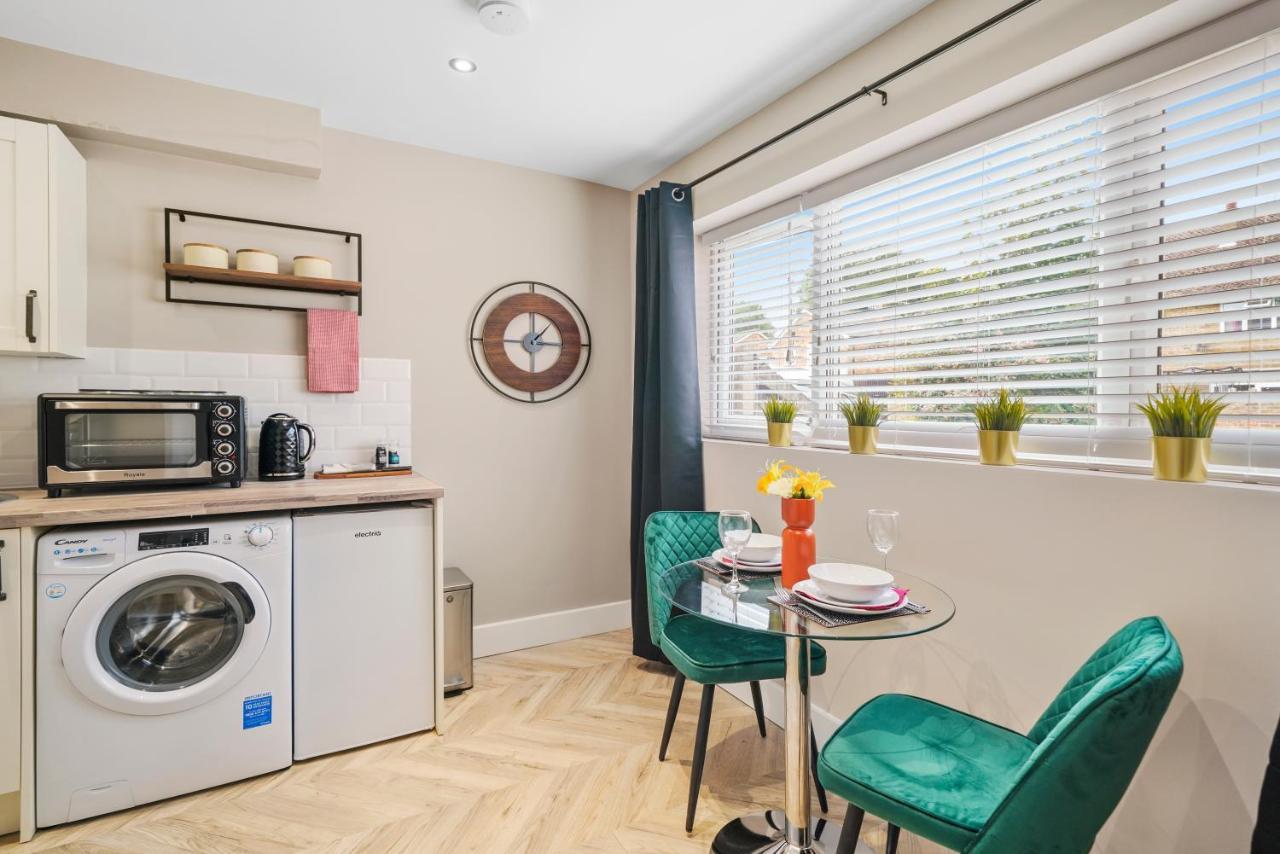 Boutique Heathrow Studio'S - Parking - Garden Apartment Harmondsworth ภายนอก รูปภาพ