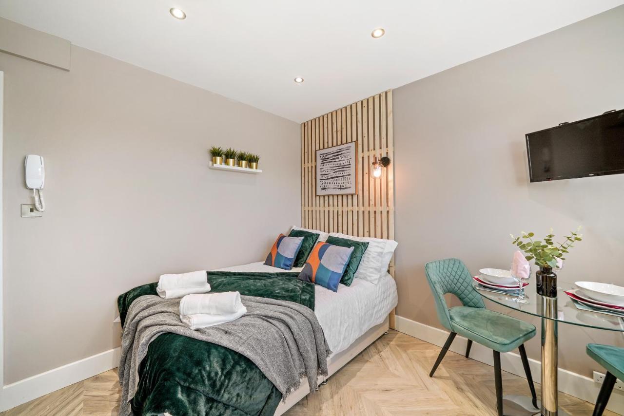Boutique Heathrow Studio'S - Parking - Garden Apartment Harmondsworth ภายนอก รูปภาพ