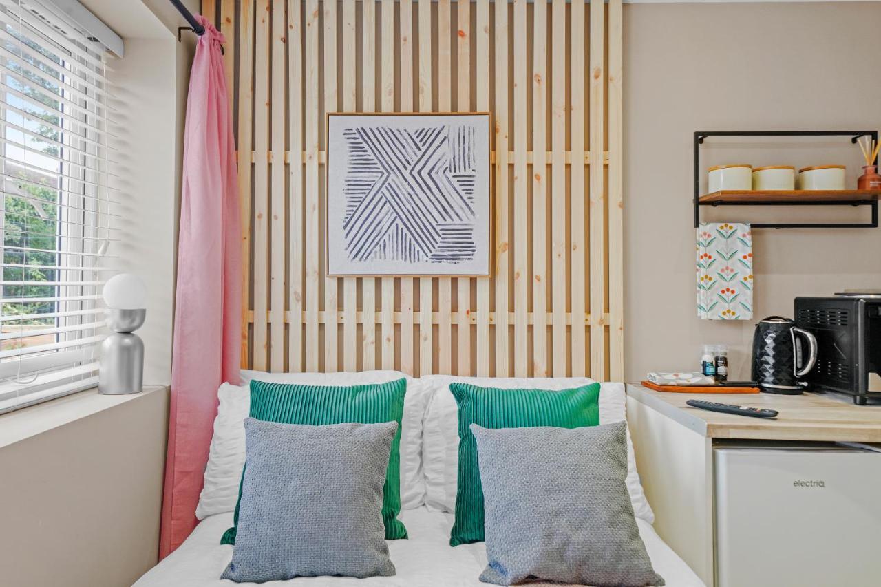 Boutique Heathrow Studio'S - Parking - Garden Apartment Harmondsworth ภายนอก รูปภาพ