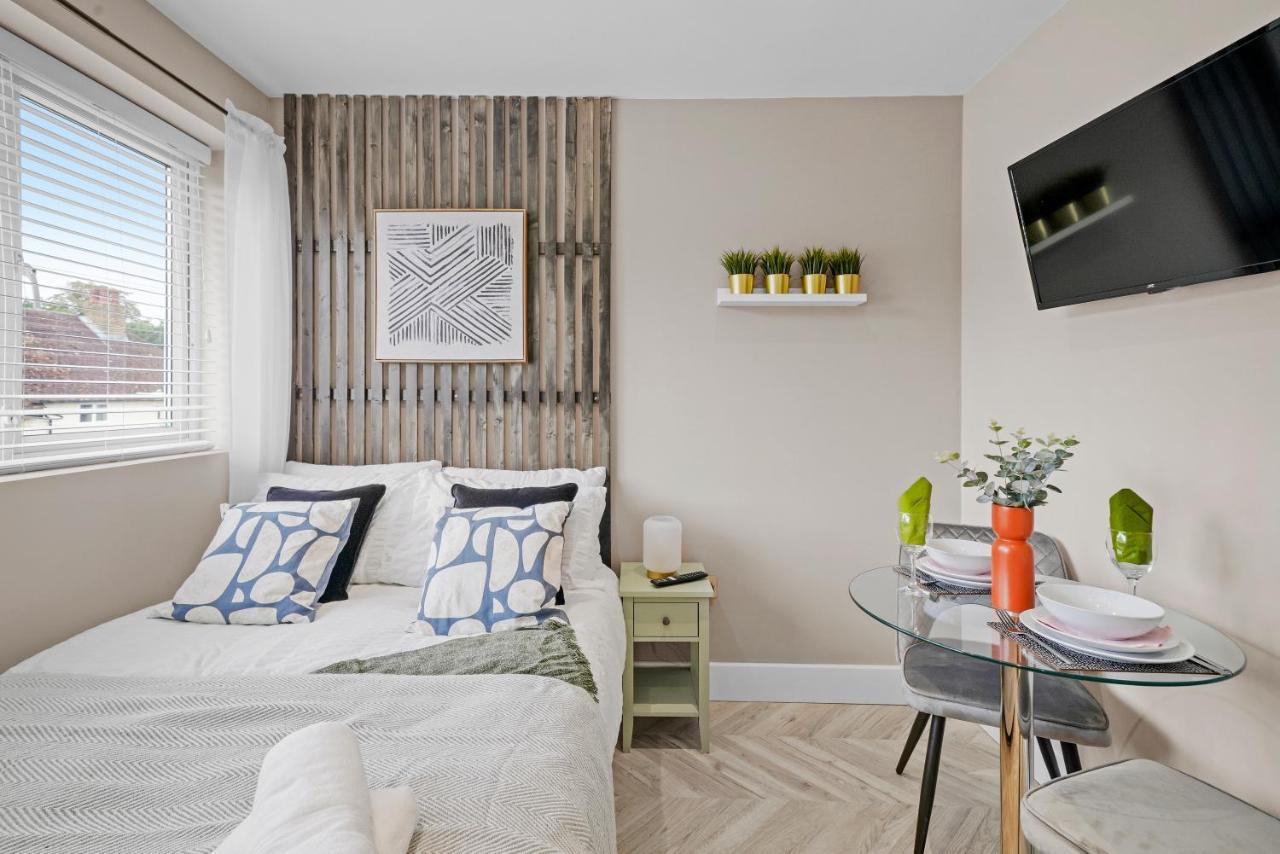 Boutique Heathrow Studio'S - Parking - Garden Apartment Harmondsworth ภายนอก รูปภาพ