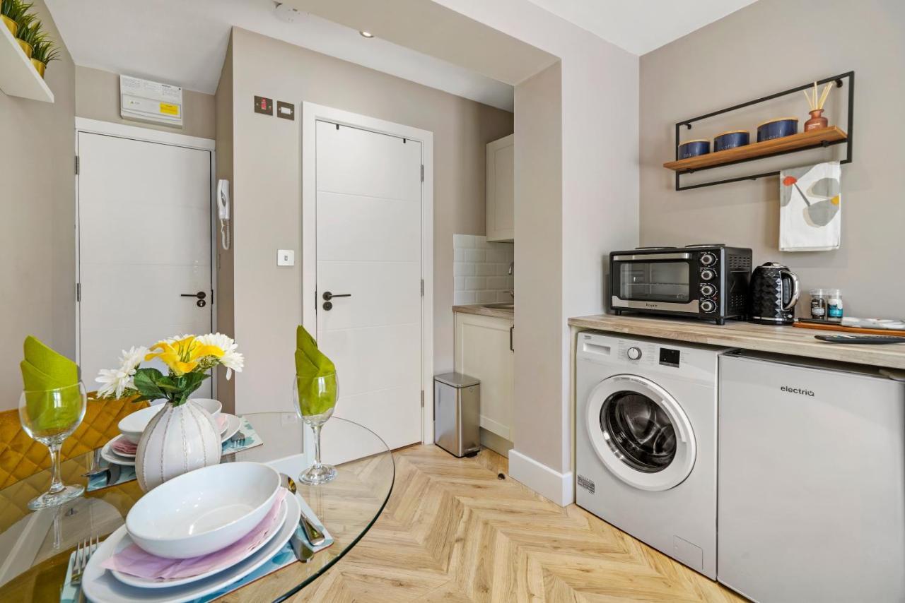 Boutique Heathrow Studio'S - Parking - Garden Apartment Harmondsworth ภายนอก รูปภาพ