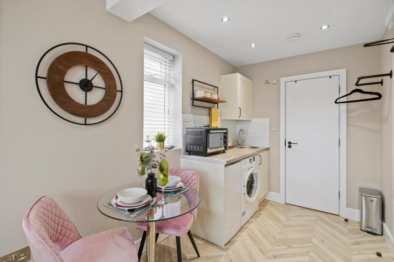 Boutique Heathrow Studio'S - Parking - Garden Apartment Harmondsworth ภายนอก รูปภาพ