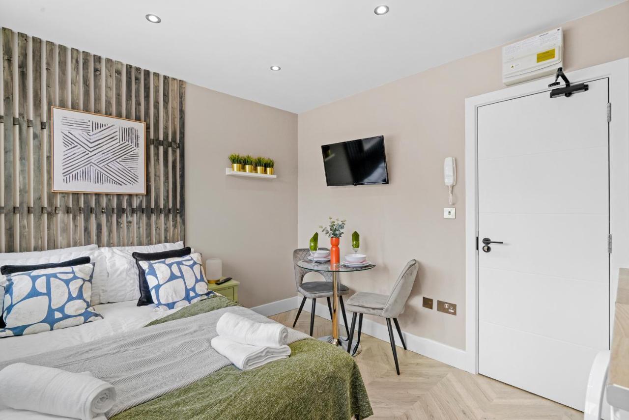 Boutique Heathrow Studio'S - Parking - Garden Apartment Harmondsworth ภายนอก รูปภาพ