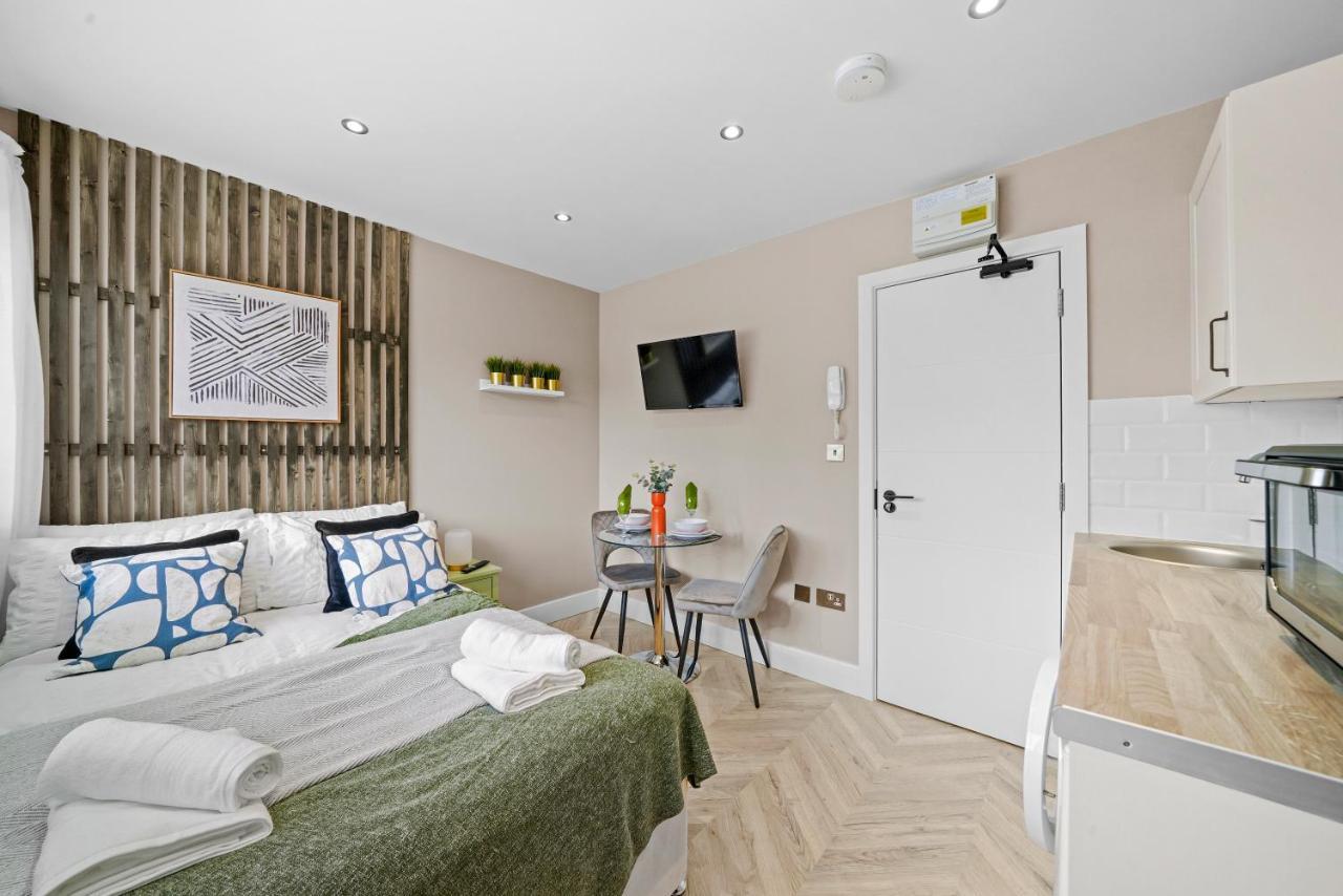 Boutique Heathrow Studio'S - Parking - Garden Apartment Harmondsworth ภายนอก รูปภาพ