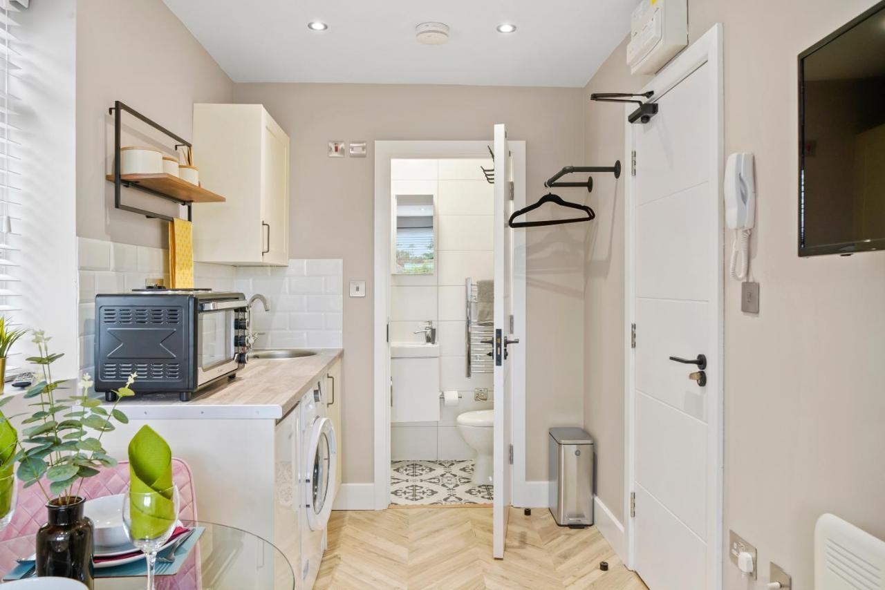 Boutique Heathrow Studio'S - Parking - Garden Apartment Harmondsworth ภายนอก รูปภาพ