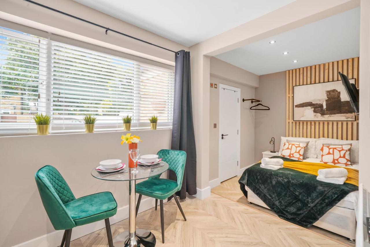 Boutique Heathrow Studio'S - Parking - Garden Apartment Harmondsworth ภายนอก รูปภาพ