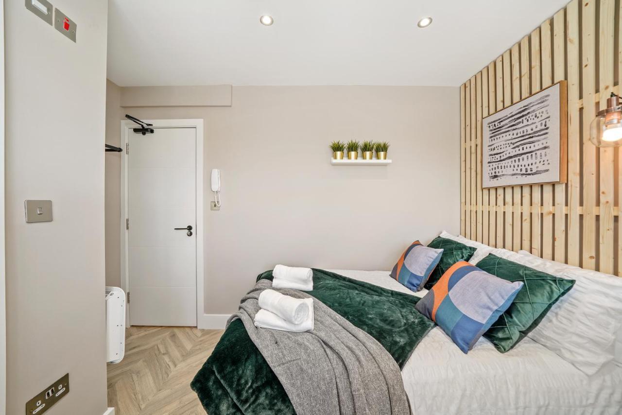 Boutique Heathrow Studio'S - Parking - Garden Apartment Harmondsworth ภายนอก รูปภาพ