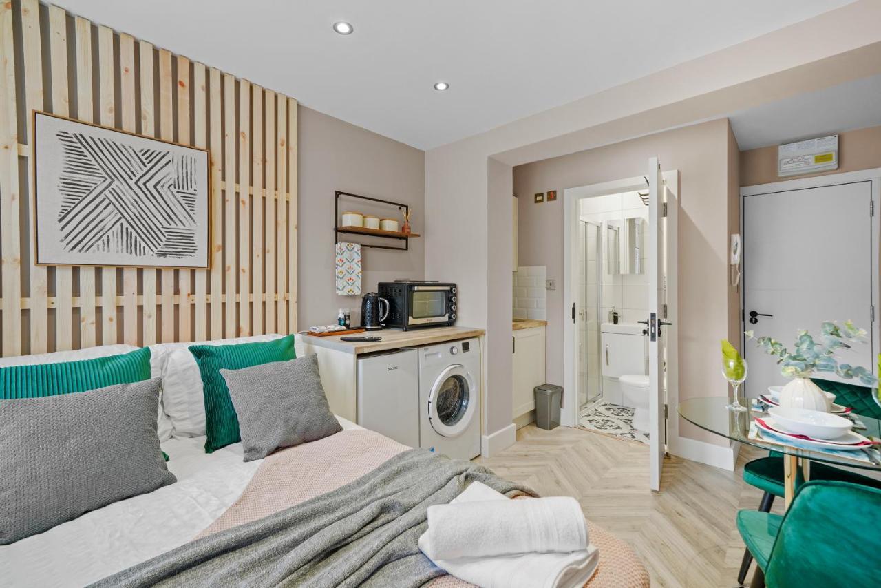 Boutique Heathrow Studio'S - Parking - Garden Apartment Harmondsworth ภายนอก รูปภาพ