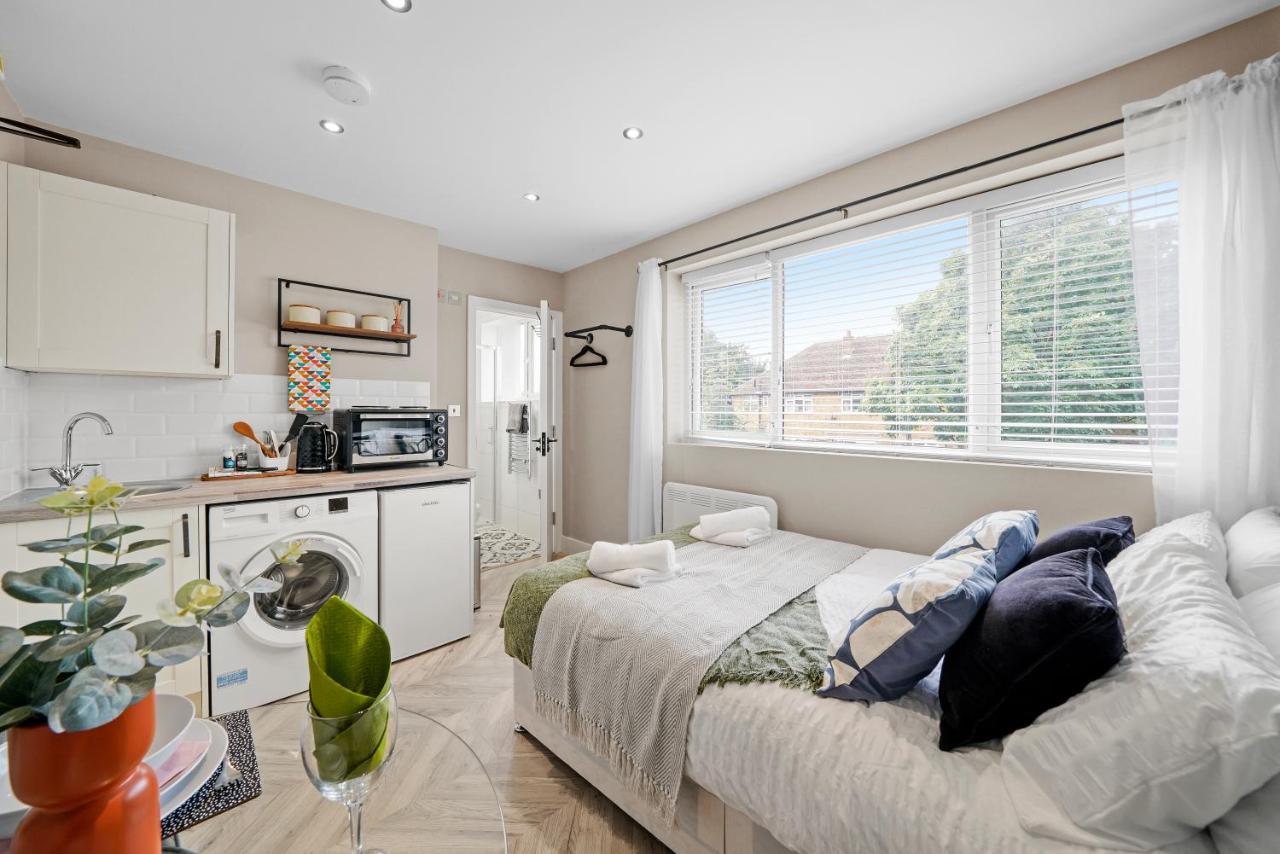Boutique Heathrow Studio'S - Parking - Garden Apartment Harmondsworth ภายนอก รูปภาพ