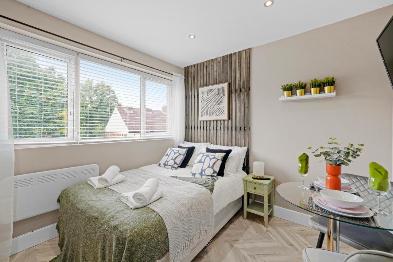 Boutique Heathrow Studio'S - Parking - Garden Apartment Harmondsworth ภายนอก รูปภาพ