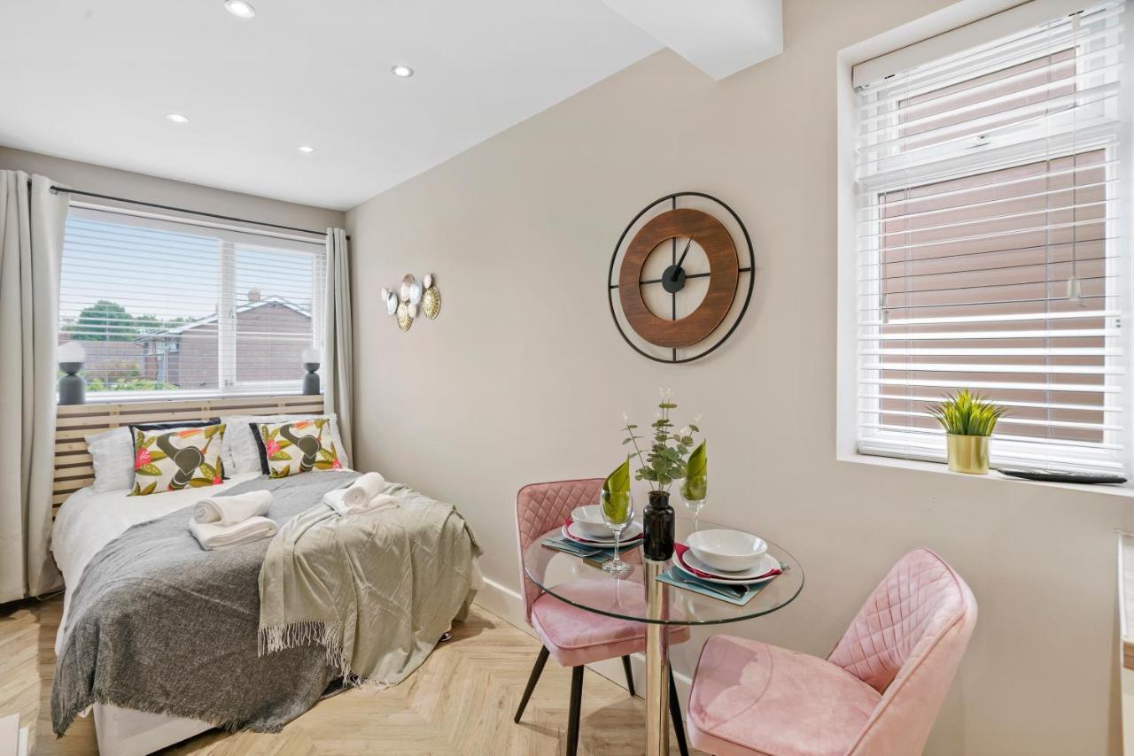 Boutique Heathrow Studio'S - Parking - Garden Apartment Harmondsworth ภายนอก รูปภาพ