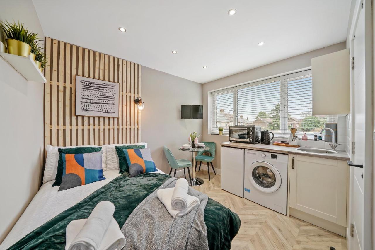 Boutique Heathrow Studio'S - Parking - Garden Apartment Harmondsworth ภายนอก รูปภาพ
